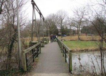 De barneveldse sluis gezien vanaf de Oostzijde. De sluis is een schotbalksluis.