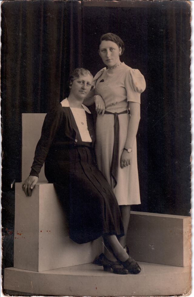 Sanne Schraa heeft de foto ontvangen van Jan van Dinther. De moeder van Mientje was een zuster van zijn oma. Het fotoalbum van zijn oma heeft hij jaren geleden van zijn moeder geerfd.