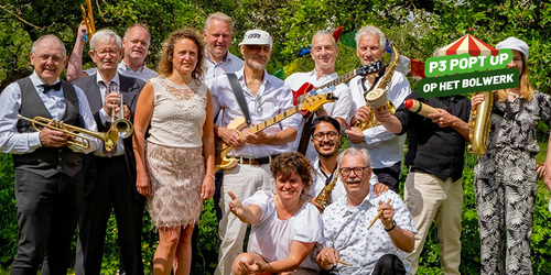 Een band met allerlei muziekinstrumenten