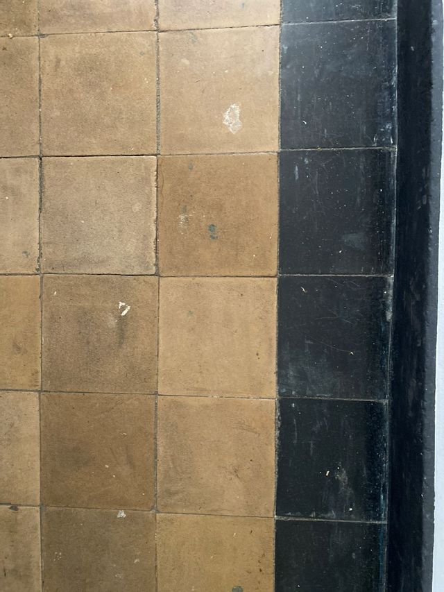 Tegels in de gang van Maijweg 28 op de begane grond uit 1900. 