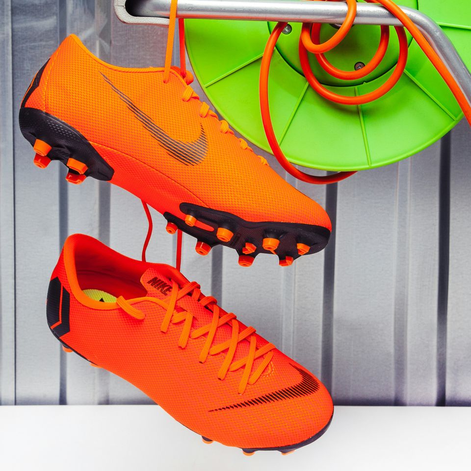 Oranje voetbal schoenen