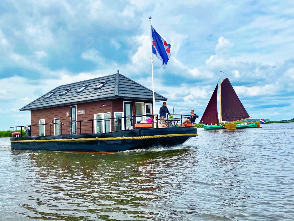 VaarHuis op het Sneekermeer