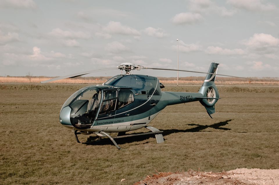 Helicopter vlucht boven Laag Holland
