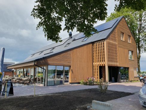 Ons nieuwe duurzame hotel is per 1 augustus 2024 geopend. Gelegen op de prachtige landerijen van Witteveen.