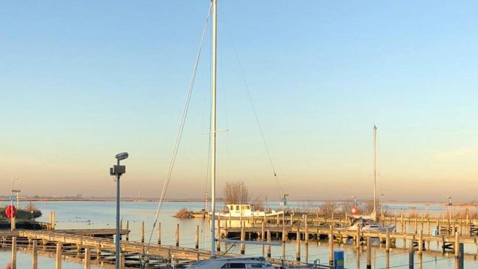 Uitzicht over de haven bij Restaurant Havenrijk