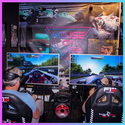 Stap de wereld van Virtual Reality binnen en jouw race experience verandert in een ongelooflijke ervaring. Draag je een bril, dan is dat geen enkel probleem.