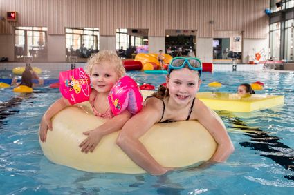 Familiezwemmen bij recreatieoord De Warande