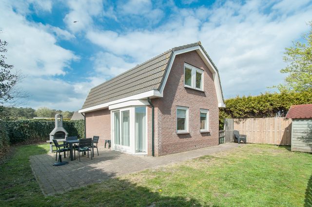 Het vakantie huis heeft 2 verdiepingen ruime woonkamer met open keuken, afgesloten tuin. Honden zijn welkom!