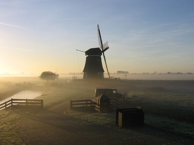 De Brekermolen in de polder Zeevang.