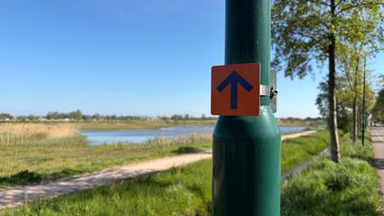 Routebordje langs de Dragonderweg en Groene Grens in Veenendaal-oost