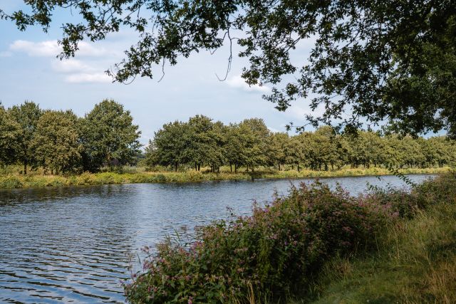 Doorkijk naar het kanaal, de oude Zuid-Willemsvaart