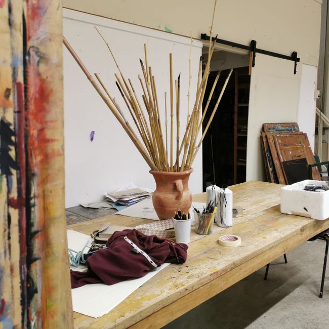 Tafel met kroonpennen Vrije Academie Nunspeet