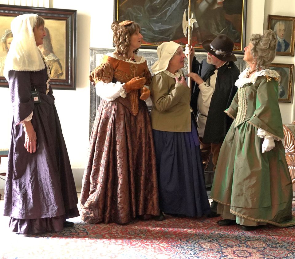 Vlnr: Sybrechtje Wierts (Ina de Raad), borgvrouwe Willem Anna Rengers (Frouke Roukema), kindermeid Pietertje Korringa (Corrie Boon), Durk van t Hoeze (Menno Prins), borgvrouwe Elisabeth Lewe (Christine Hillemans).