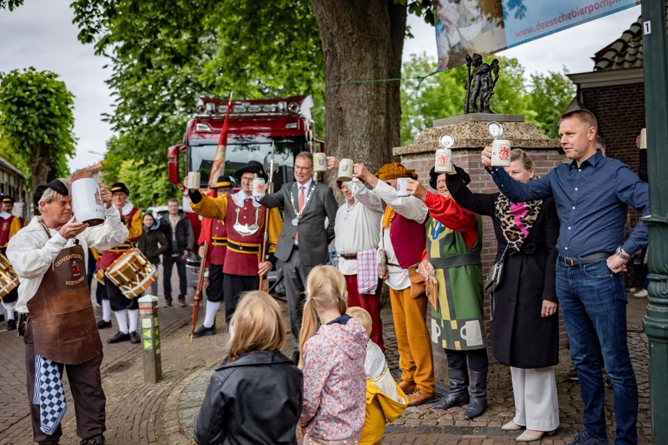 Bierpomp Feest 2 - heffen van de bierpul