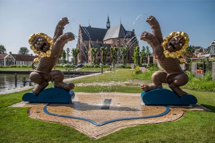 Een fontein van twee leeuwen die het stadswapen representeren.