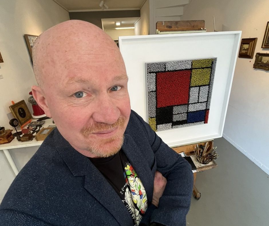 Rene Jacobs aan het werk in zijn atelier ART Jacobs in Delft