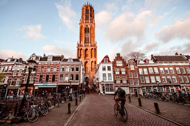 Sint Maartensbrug in Utrecht met uitzicht op de Dom