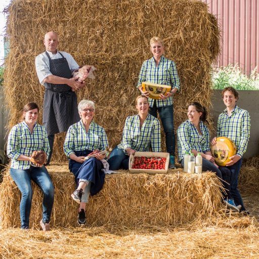 Een foto van allerlei producten van boer Spierings.