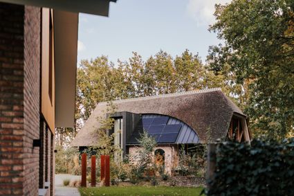 Zijaanzicht accomodatie