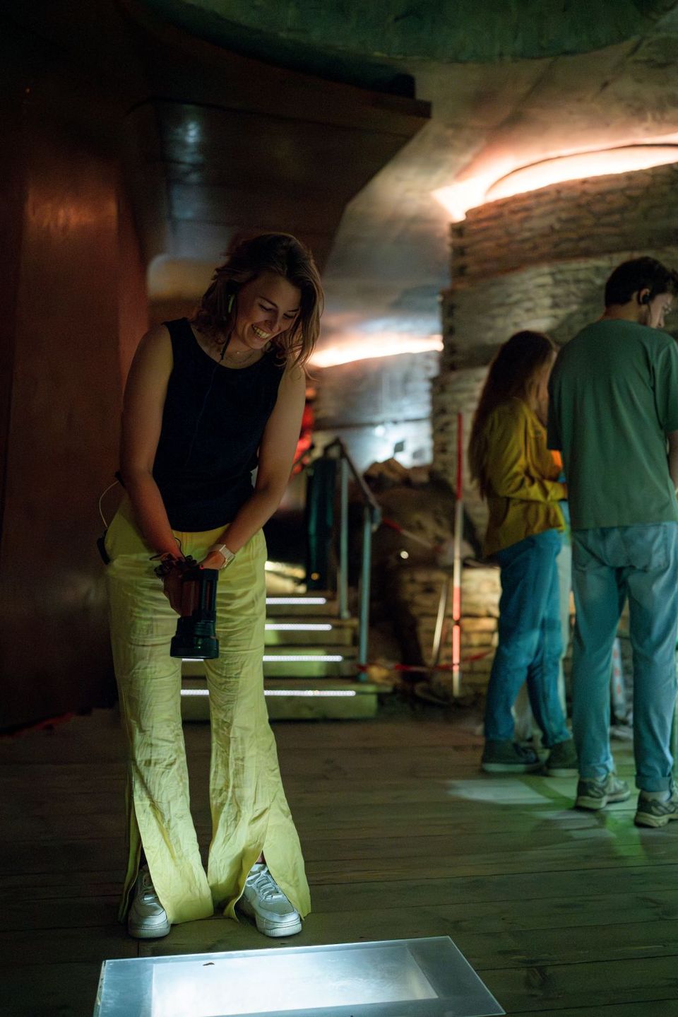 Bezoeker ontdekt het Romeinse verhaal van Castellum Traiectum, onder het Domplein.