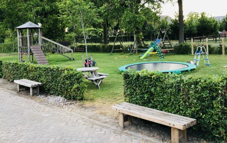 Heerlijk spelen in de speeltuin van de camping de Brabantse Hei