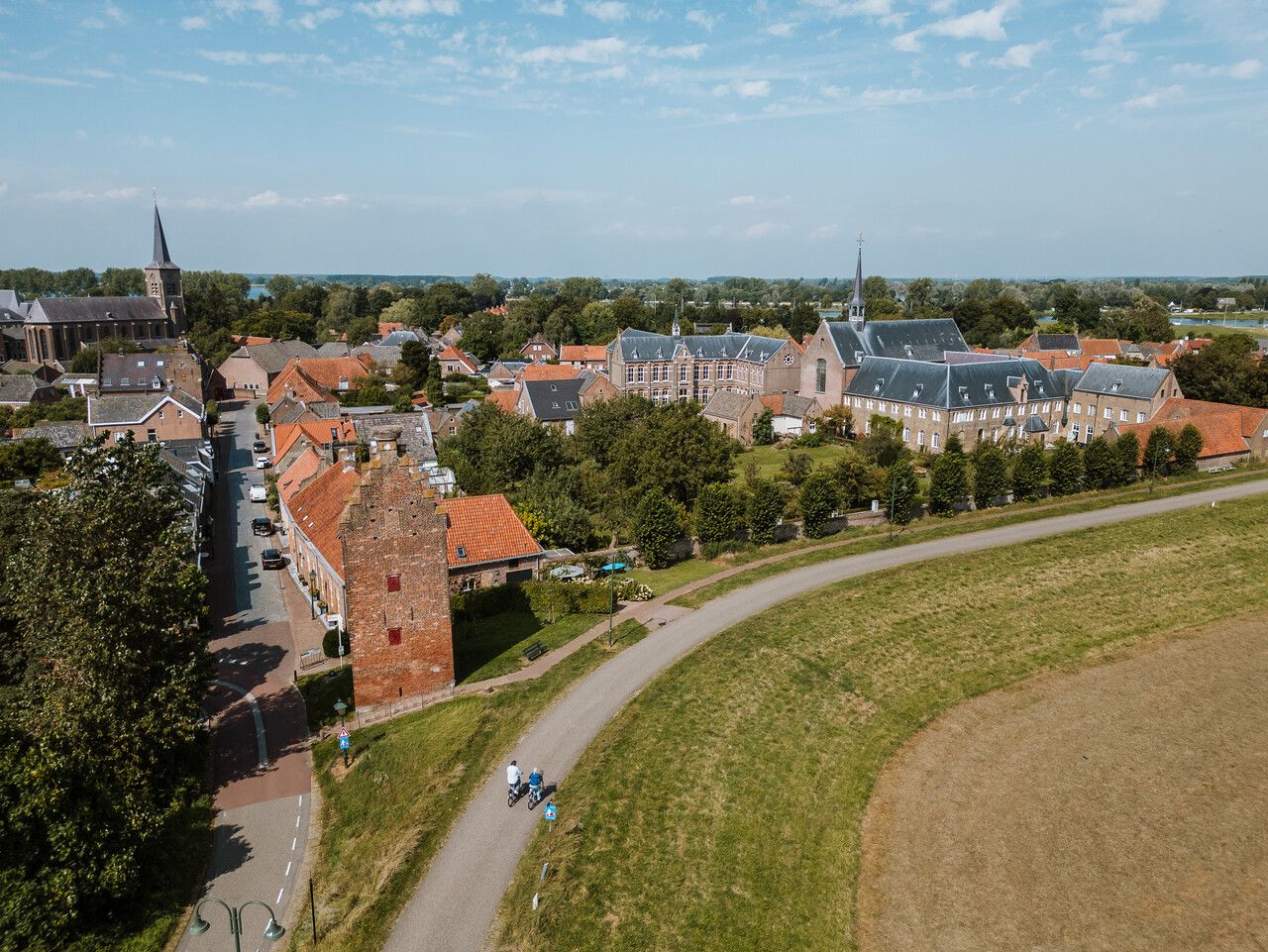 Megen luchtfoto - gevangentoren, Sint-Antonius van Padua