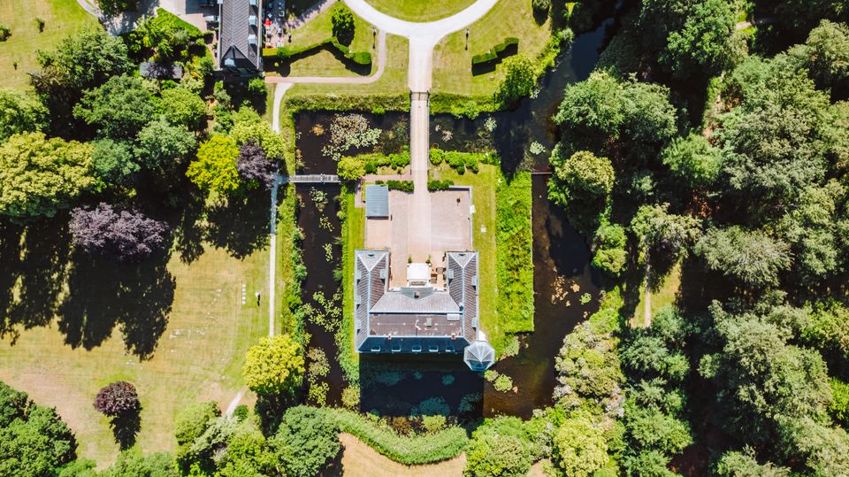 Dronefoto van Huis Doorn en haar tuinen