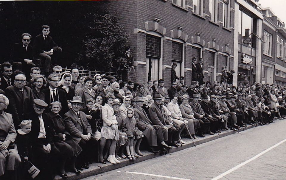 Defile glasstadmars jaren zestig