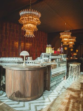 De bar en entree van Allora