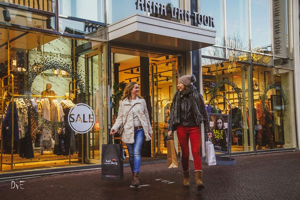 Shoppen dames hoofdstraat Noordwijk