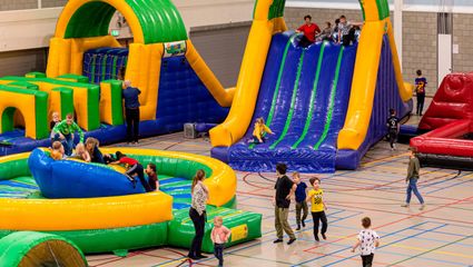 Sporthal met springkussens