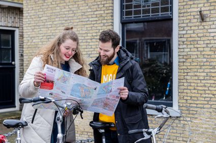 Stel op de fiets bekijkt de routekaart van WvF