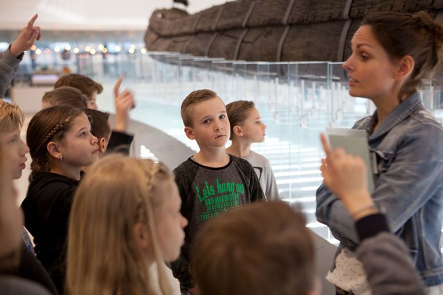 Leerlingen in Museum Hoge Woerd