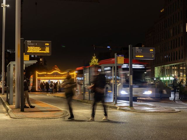 NS station Delft tijdens Lichtjesavond