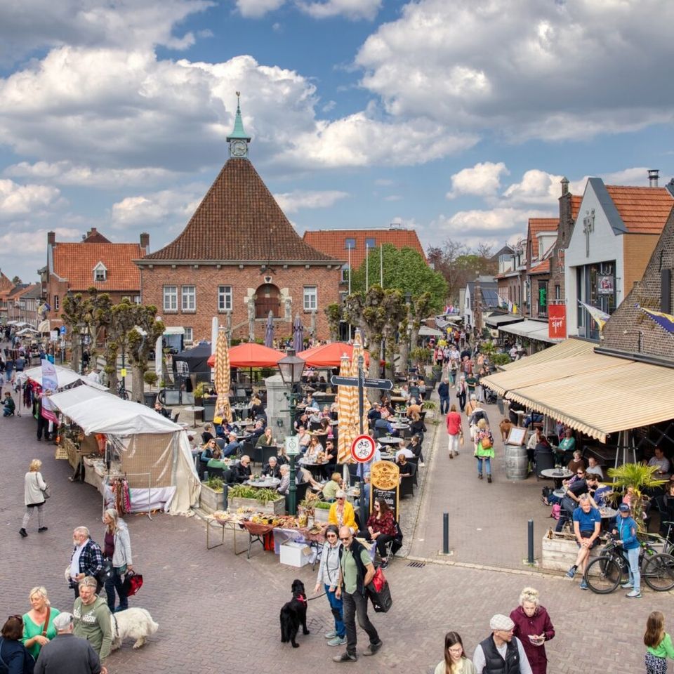 Bovenaanzicht sfeermarkt Arcen
