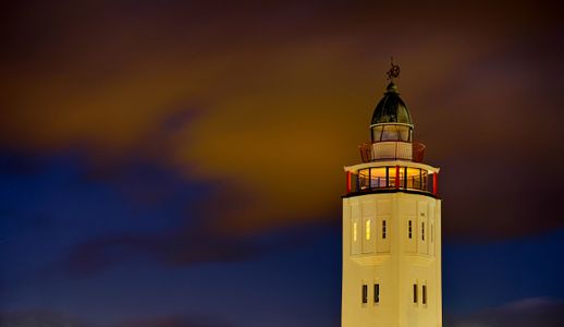 De buitenkant van de vuurtoren in Harlingen