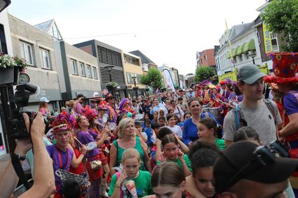 Deelnemers staan klaar voor de wandel Avondvierdaagse in Oss
