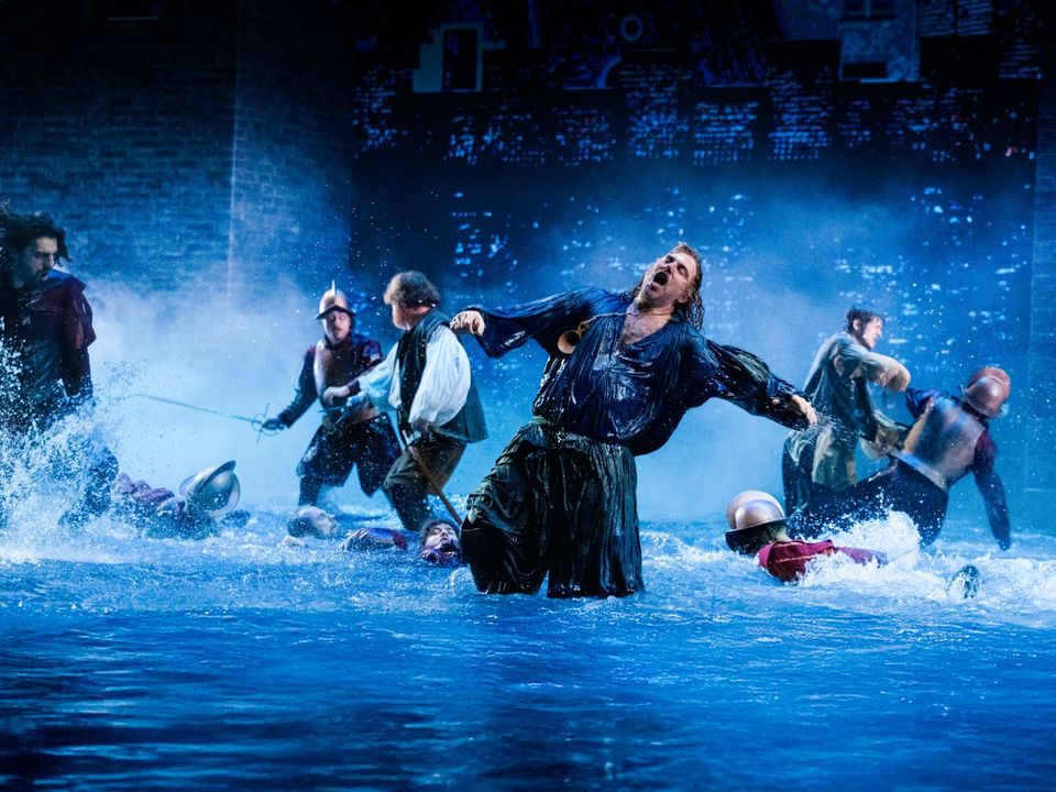 Scene foto's willem van oranje de musical - ontzet van leiden