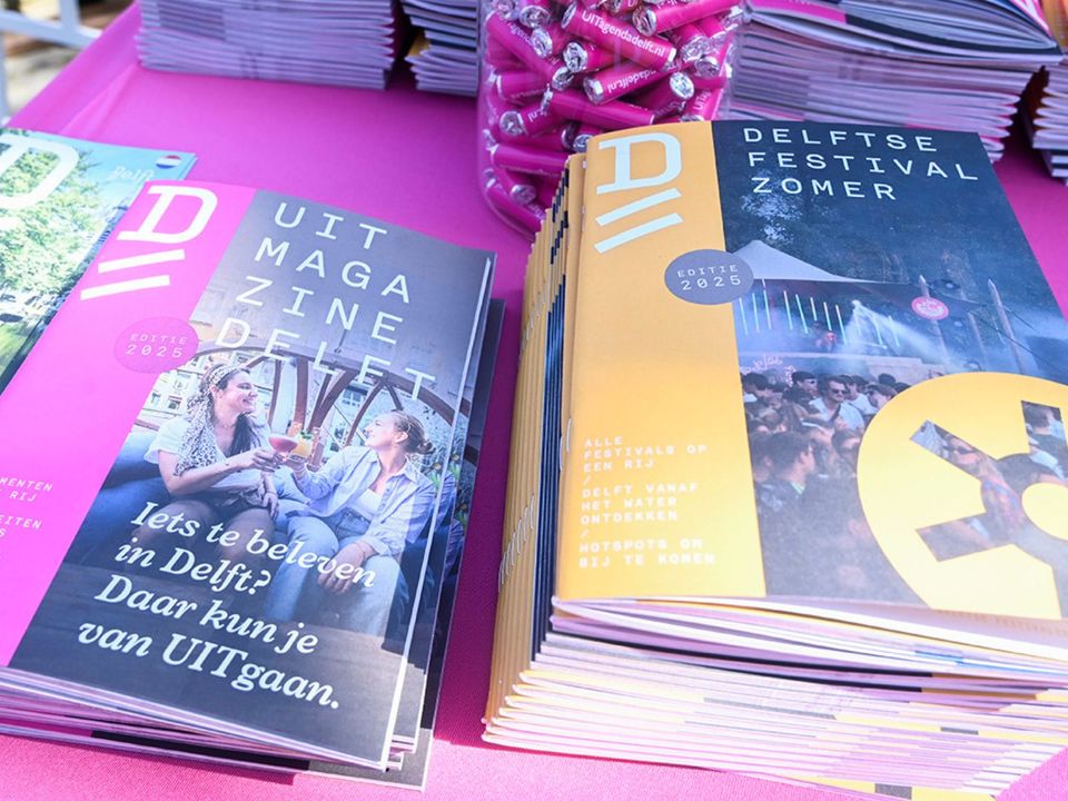 Voor en achterkant van het uitmagazine delft