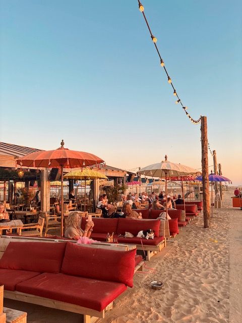 Foto van Strandterras bij Strandpaviljoen Paal 14