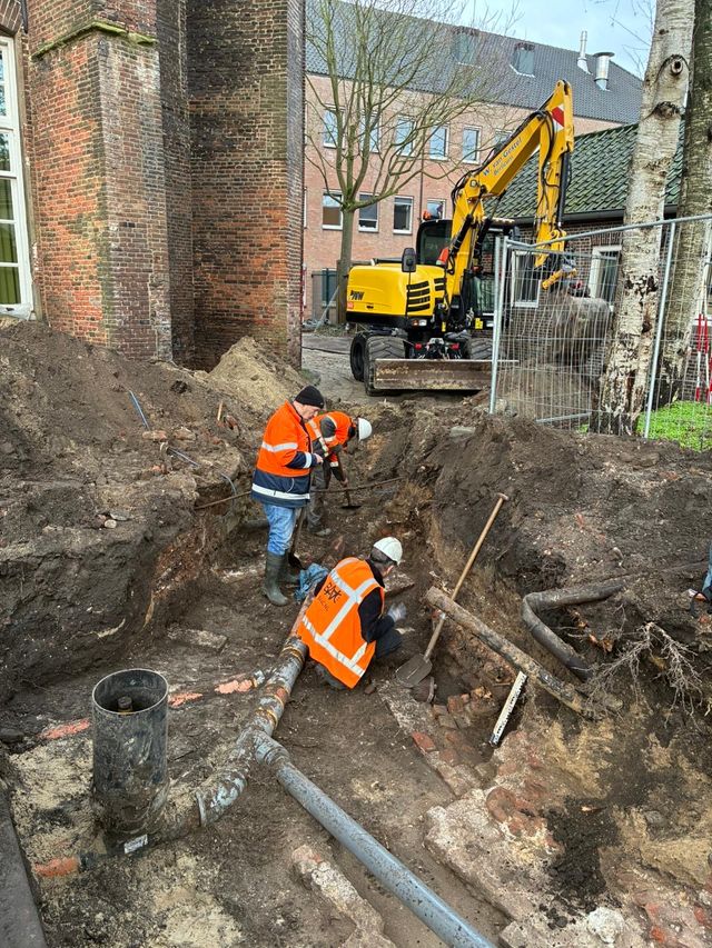 Archeologen aan het werk rondom het Groot Tuighuis.