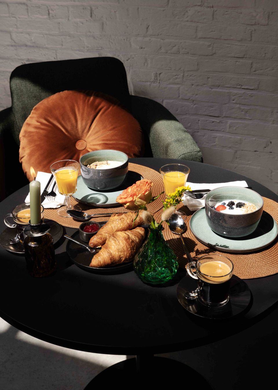 Cousins Boutique Hotel Maastricht breakfast dishes out a table