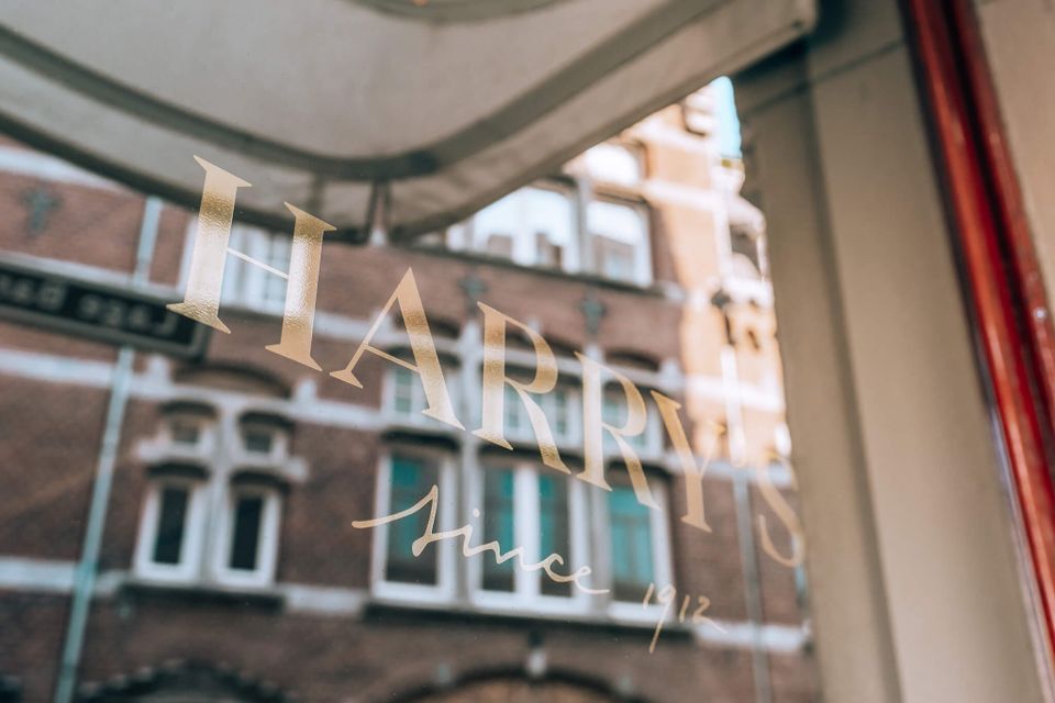 Harry's Maastricht window with logo