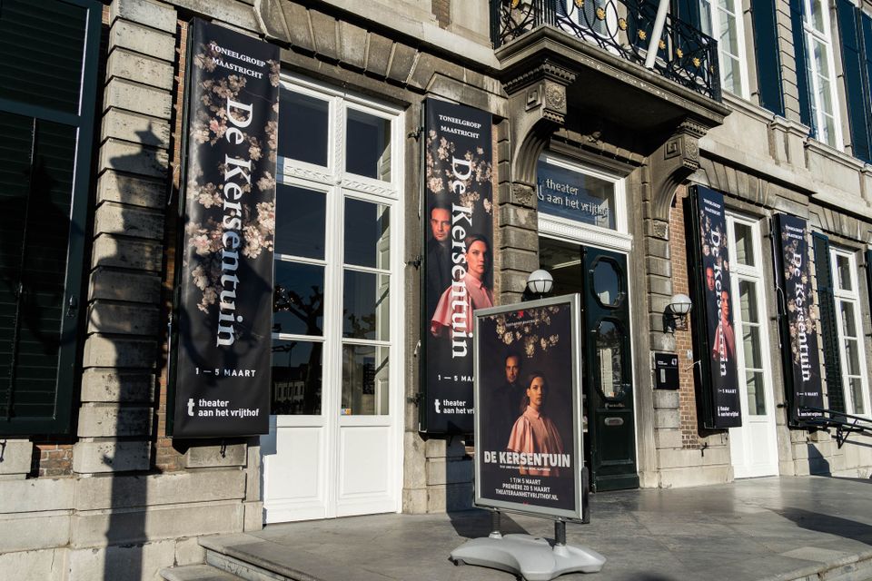 Theater aan Het Vrijthof voorkant deuren