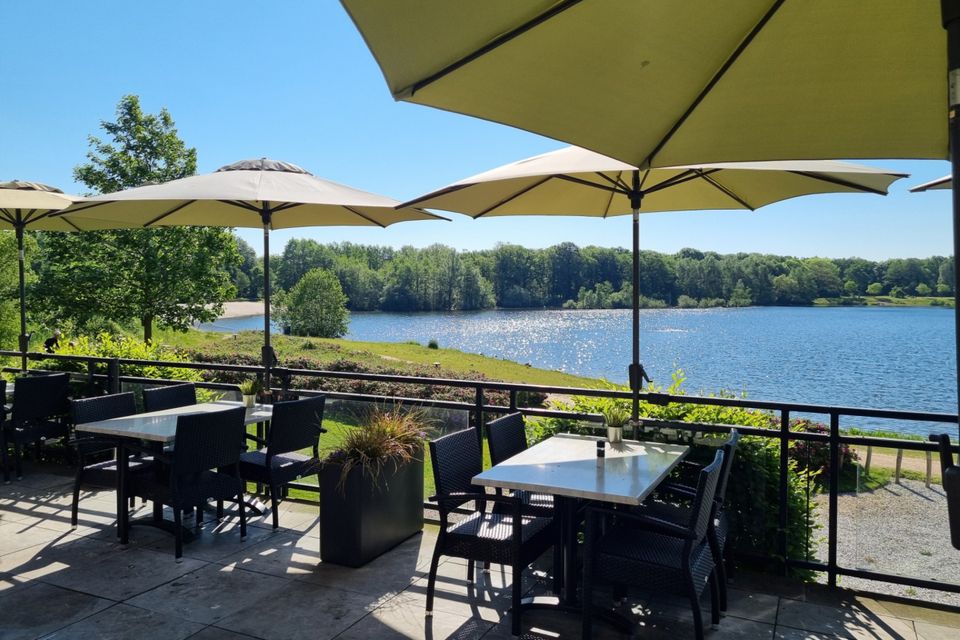Uitzicht op het terras bij Restaurant BØFF