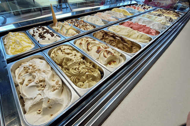 Eiswannen in der Vitrine