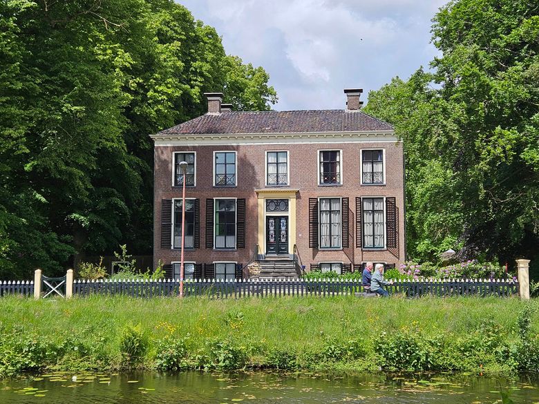 Van Helomahuis aan Het Meer in Heerenveen