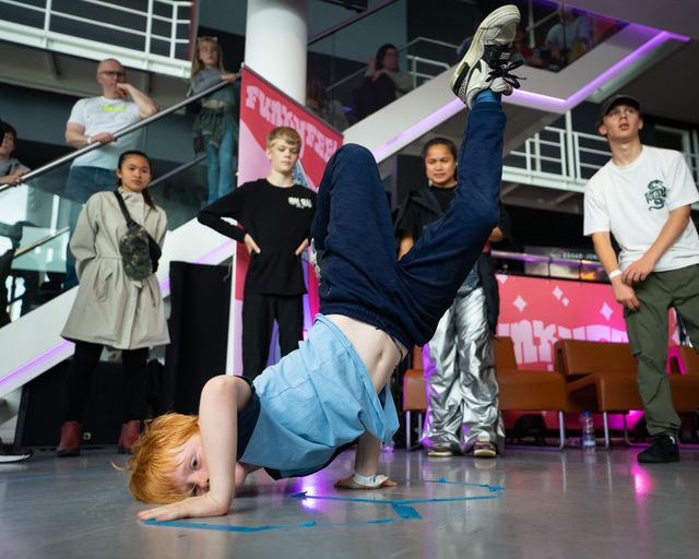 Kinderen aan het breakdancen