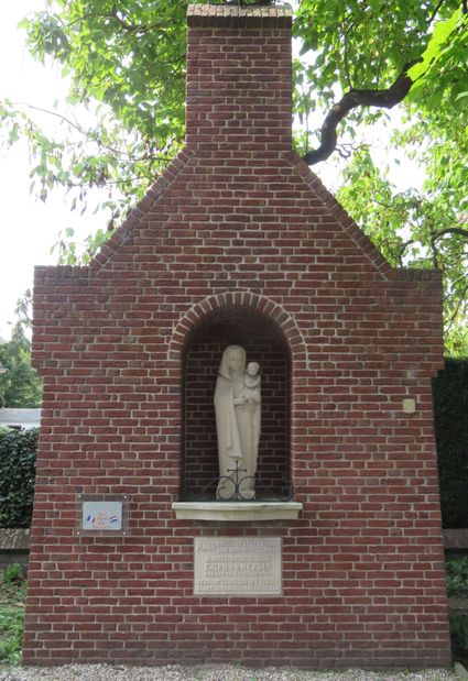 Herinneringskapel Fons van der Heijdenstraat Netersel