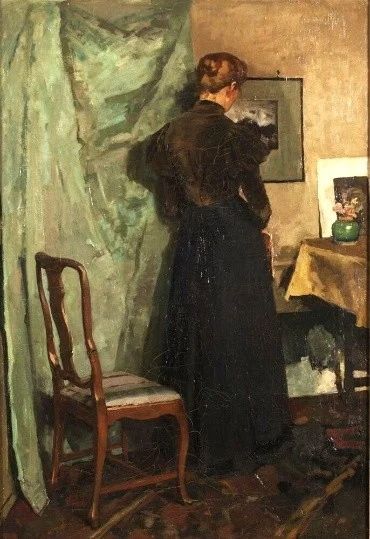 Coba Ritsema, Interieur met staande vrouw, 1900. Olieverf op doek, 96 x 66 cm. Collectie Stedelijk Museum